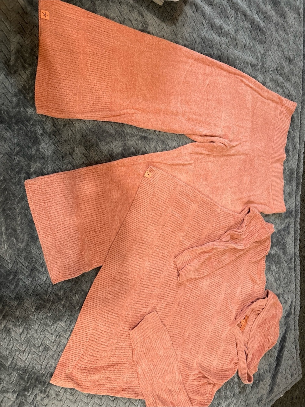 Barefoot Dreams salmon colored CozyChic ultra lite matching set pants